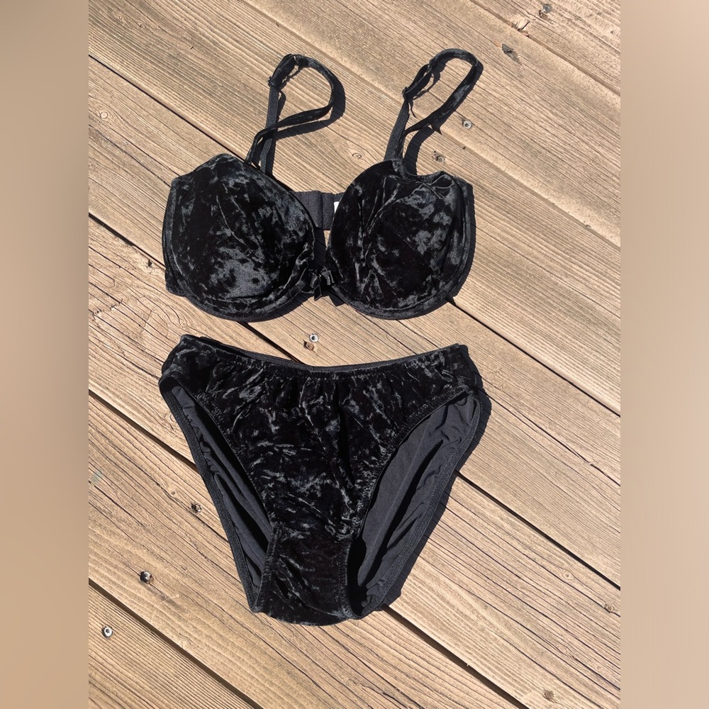 Victorias Secret velvet bra and panty set 36D/M